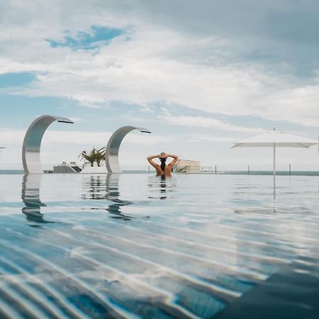 J44 Lifestyle Hotel Lido di Jesolo Eksteriør billede Infinity pool at the hotel