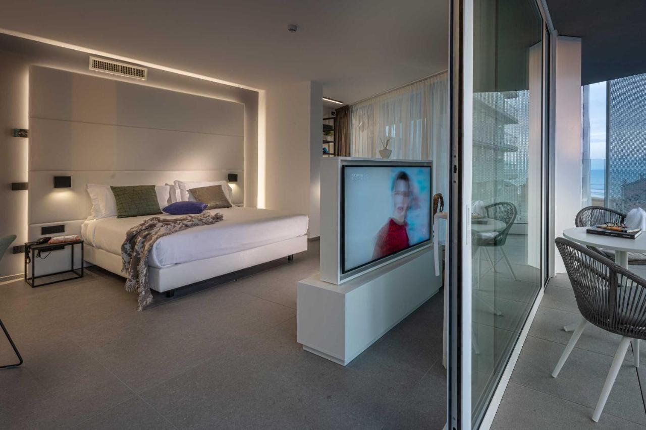J44 Lifestyle Hotel Lido di Jesolo Eksteriør billede A suite at the hotel