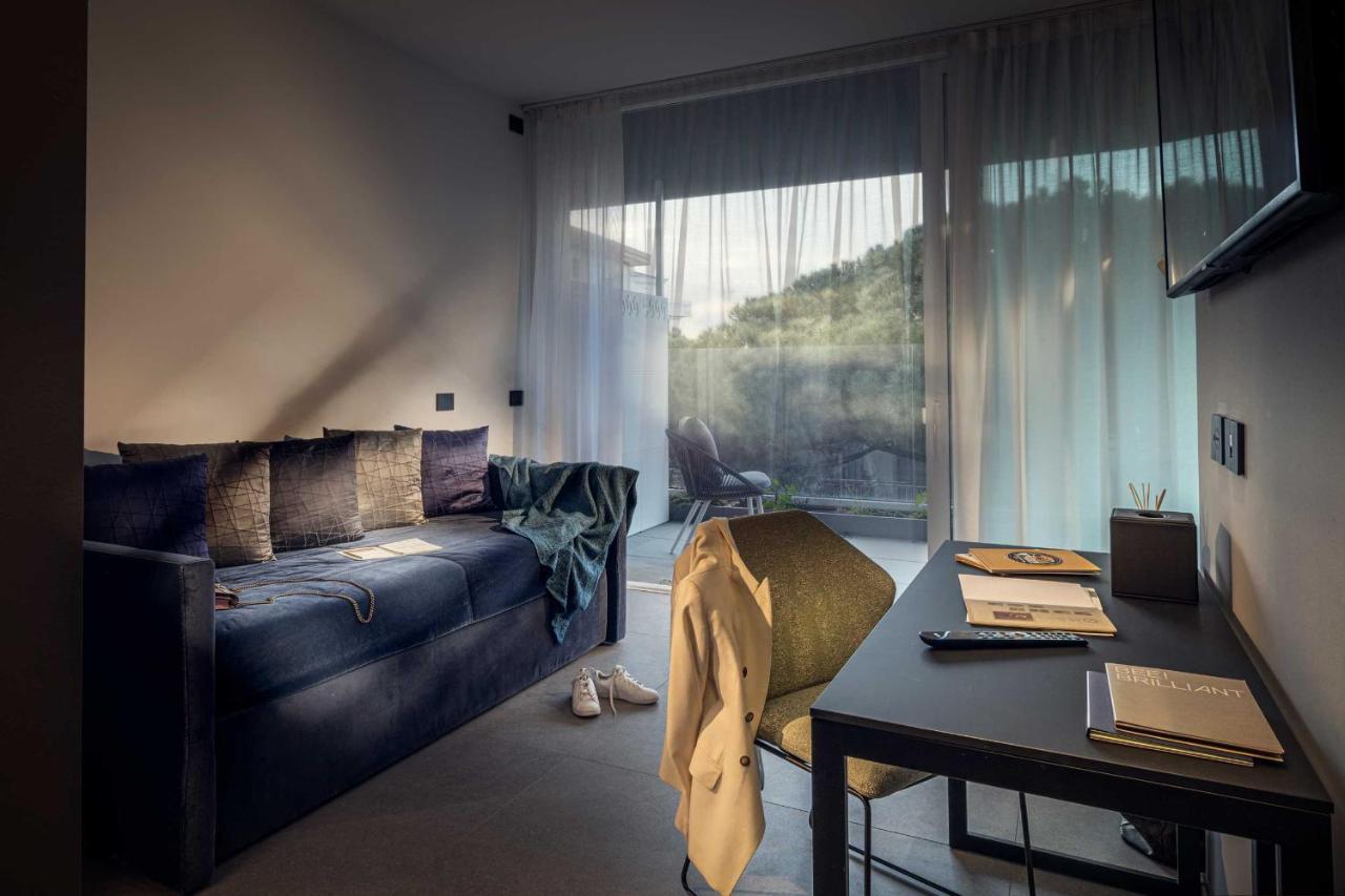 J44 Lifestyle Hotel Lido di Jesolo Eksteriør billede A room at the hotel