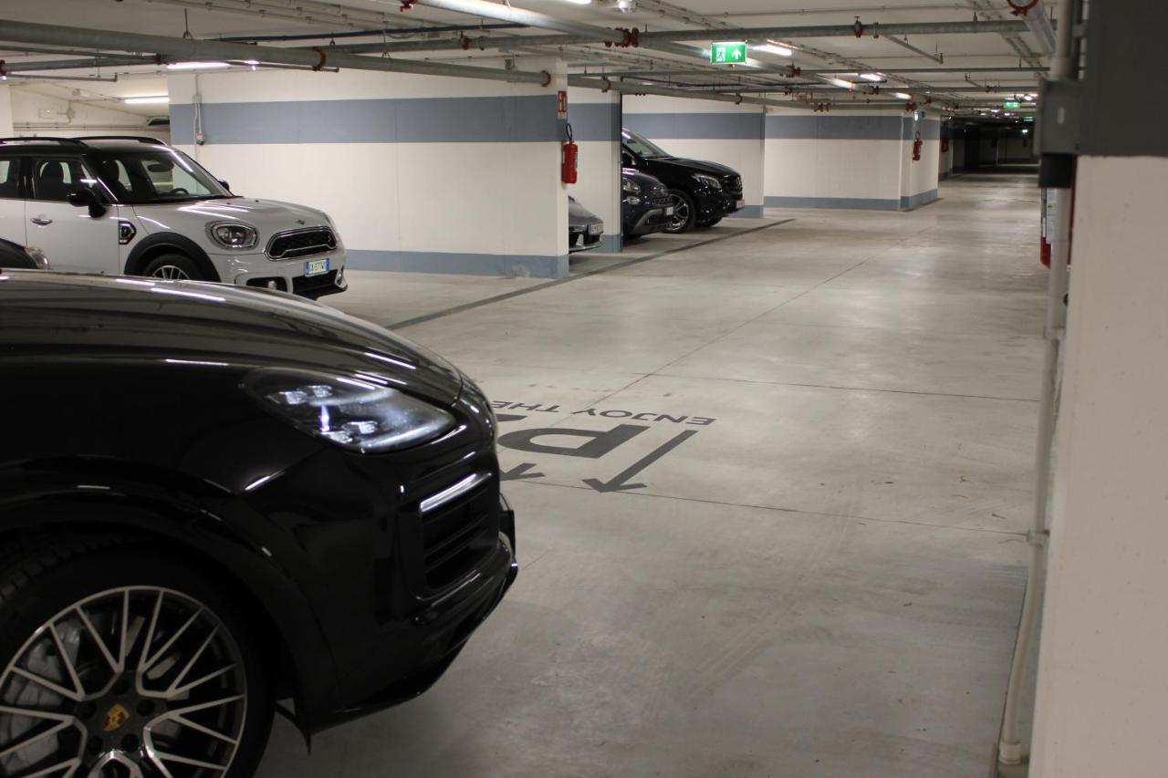J44 Lifestyle Hotel Lido di Jesolo Eksteriør billede The car park at the new terminal