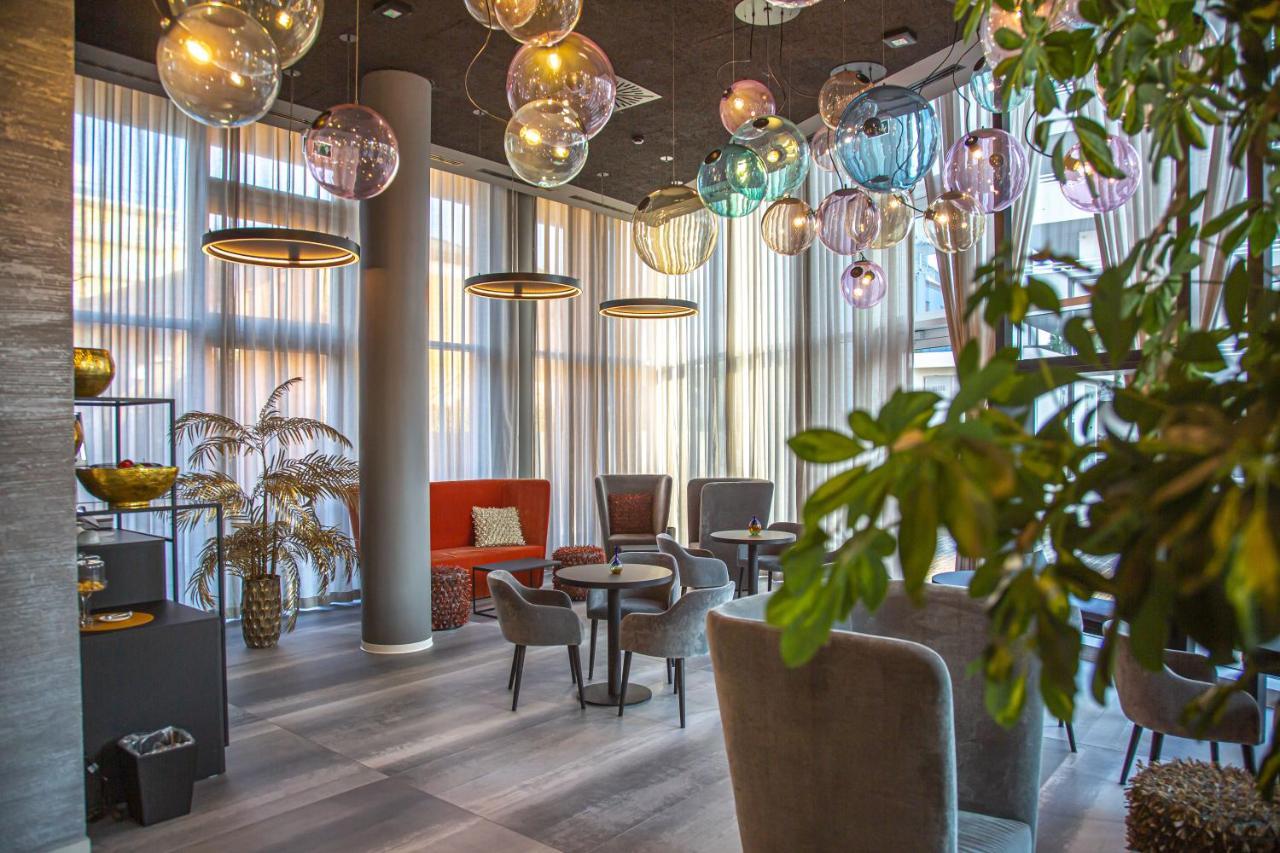 J44 Lifestyle Hotel Lido di Jesolo Eksteriør billede The lounge at the airport