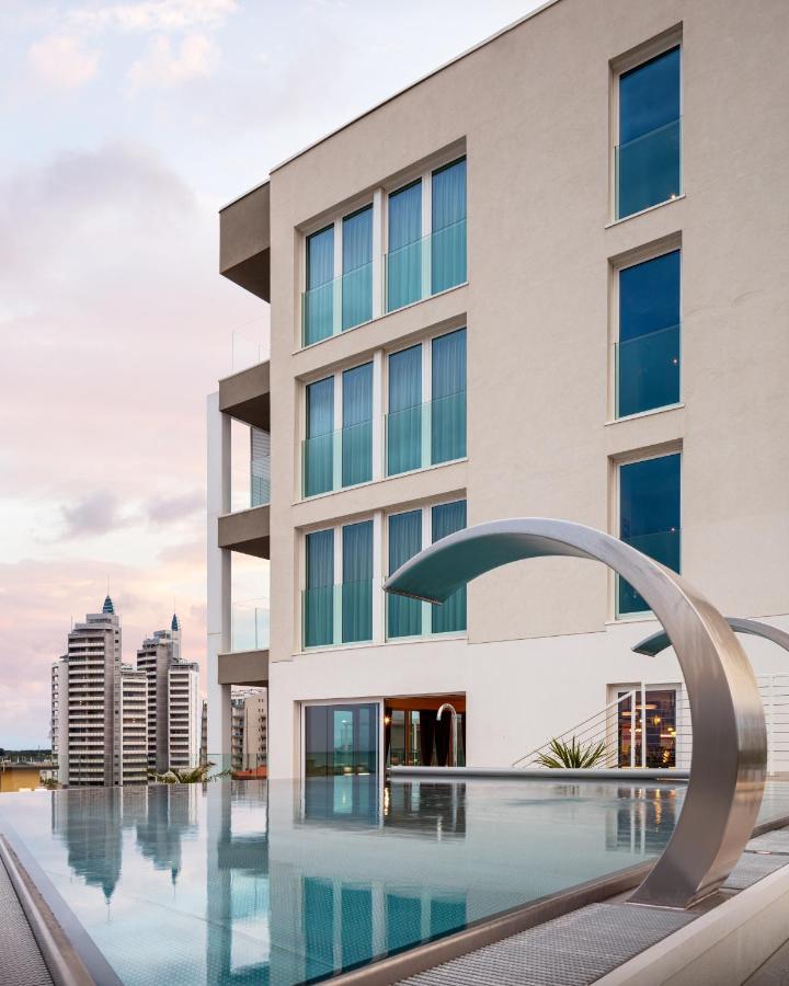 J44 Lifestyle Hotel Lido di Jesolo Eksteriør billede The Infinity Pool at The Ivy