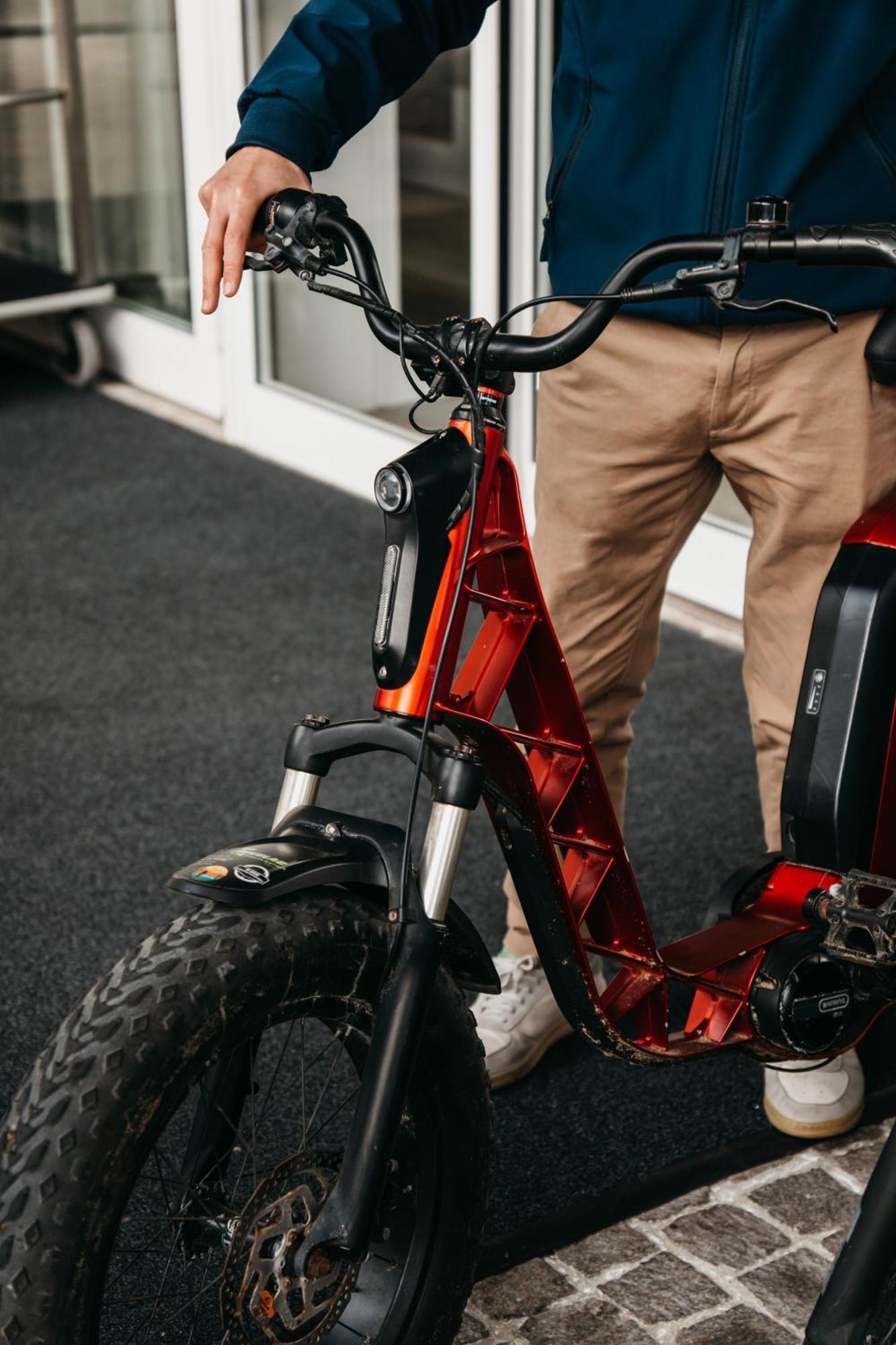 J44 Lifestyle Hotel Lido di Jesolo Eksteriør billede A bicycle lock